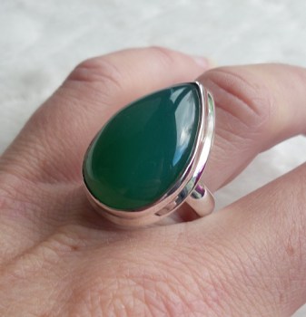 Zilveren ring gezet met druppelvorm groene Onyx maat 17.5 mm