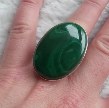 Zilveren ring gezet met grote Malachiet ring maat 17.5 mm