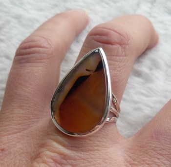 Zilveren ring gezet met druppelvorm Montana Agaat maat 19 mm