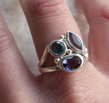 Zilveren ring gezet met blauw Topaas en Amethist 18 mm