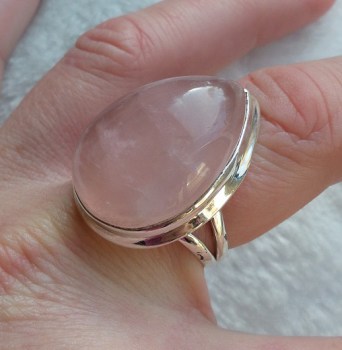 Zilveren ring met grote cabochon druppelvorm Rozenkwarts 18.5 mm