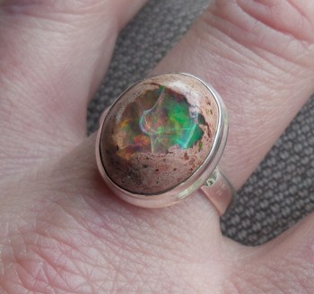 Zilveren ring gezet met Mexicaanse Vuuropaal 19 mm