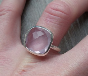 Zilveren ring met vierkante facet Rozenkwarts 17.3 mm