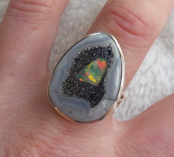 Zilveren ring gezet met Ethiopische Opaal ring maat 19.3 mm