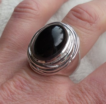 Zilveren ring gezet met cabochon zwarte Onyx 19 mm