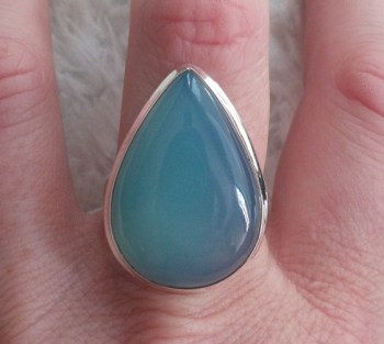 Zilveren ring gezet met druppelvorm aqua Chalcedoon 19 mm