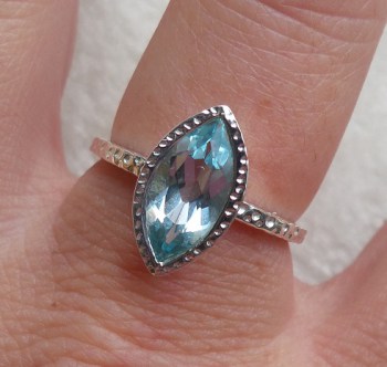 Zilveren ring gezet met marquise blauw Topaas 18 mm