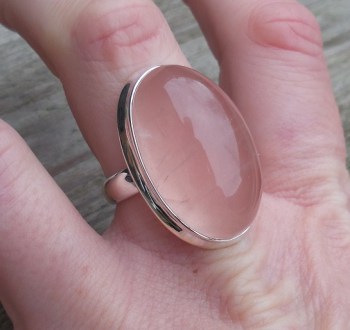 Zilveren ring gezet met grote ovale Rozenkwarts 18.5 mm