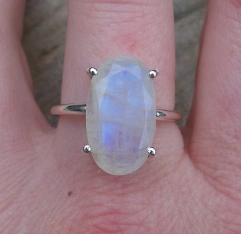 Zilveren ring gezet met ovale facet Maansteen 19 mm