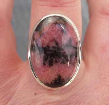 Zilveren ring gezet met ovale Rhodoniet 19 mm