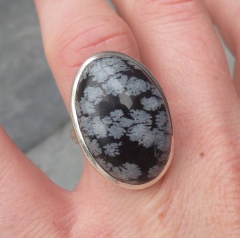 Zilveren ring gezet met ovale sneeuwvlok Obsidiaan 17.3 mm