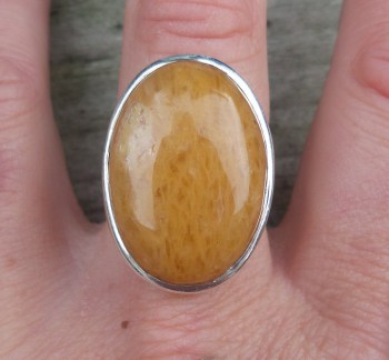 Zilveren ring gezet met ovale Cherry quartz 18 mm