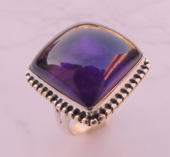 Zilveren ring gezet met vierkante cabochon Amethist 19.7 mm