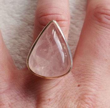 Zilveren ring gezet met druppelvormige cabochon Rozenkwarts 17.3