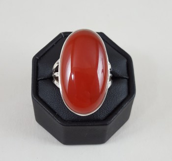 Zilveren ring gezet met ovale cabochon Carneool 20 mm