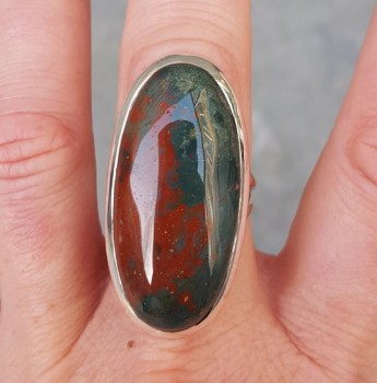 Zilveren ring gezet met smalle ovale Bloedsteen 18 mm