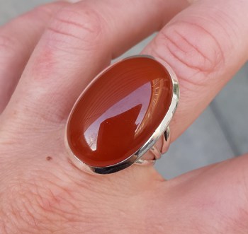 Zilveren ring gezet met brede ovale Carneool 18 mm