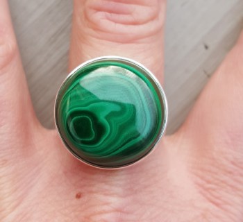 Zilveren ring gezet met ronde Malachiet 19.3 mm