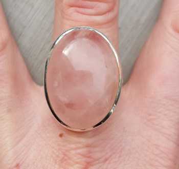 Zilveren ring gezet met brede ovale Rozenkwarts 20 mm