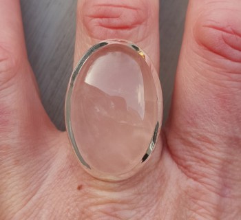 Zilveren ring gezet met brede ovale cabochon Rozenkwarts 18 mm