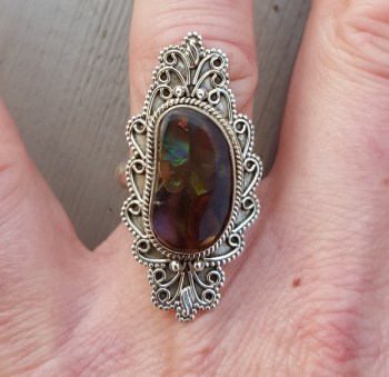 Zilveren ring met Mexicaanse Vuuropaal en bewerkte kop 17.7