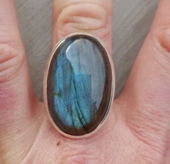 Zilveren ring gezet met cabochon Labradoriet 19 mm
