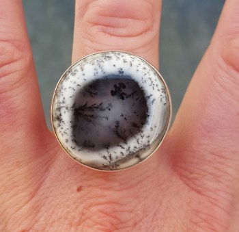 Zilveren ring gezet met ronde Dendriet Opaal 19 mm