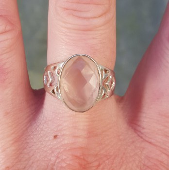 Zilveren ring gezet met ovale facet Rozenkwarts 18.5 mm