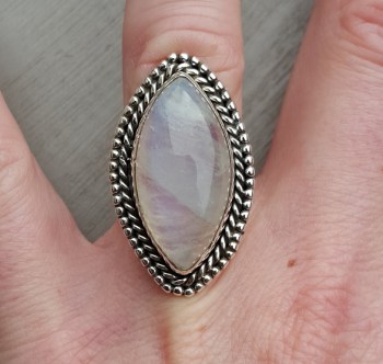 Zilveren ring gezet met marquise cabochon Maansteen 16.5 mm