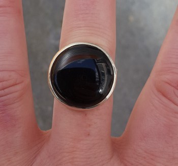 Zilveren ring gezet met ronde zwarte Onyx 19 mm