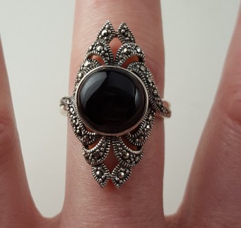 Zilveren ring gezet met ronde cabochon Onyx en Markasiet 18.5 mm