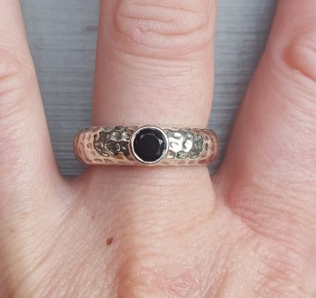 Zilveren ring gezet met ronde facet Onyx 19 mm