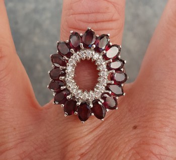 Zilveren ring gezet met Rhodoliet Granaat en Zirkonia 17.7 mm