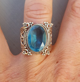 Zilveren ring gezet met blauw Topaas 17.5 of 19 mm