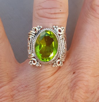 Zilveren ring gezet met Peridot 17.3 mm