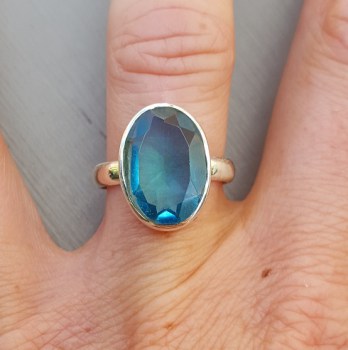 Zilveren ring gezet met ovale blauw Topaas 17 of 18.5 mm