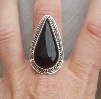 Zilveren ring gezet met grote druppelvormige Onyx 19 mm