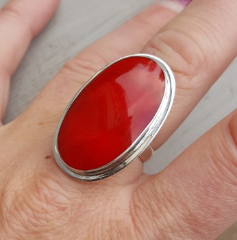 Zilveren ring gezet met ovale rode Koraal 18.5 mm