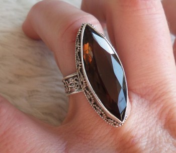 Zilveren ring grote marquise Smokey Topaas bewerkte setting 17.5