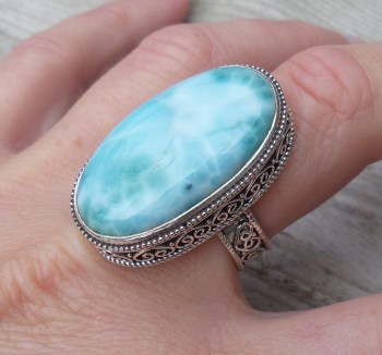 Zilveren ring grote ovale Larimar in bewerkte setting 18.5 mm