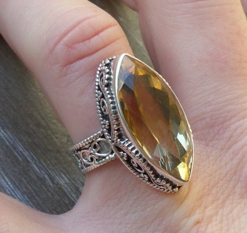 Zilveren ring marquise Citrien gezet in bewerkte setting 16.5 mm