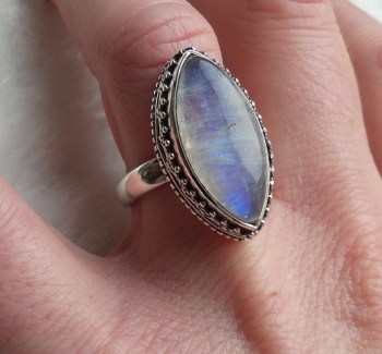 Zilveren ring marquise Maansteen bewerkte kop 17 mm