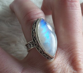Zilveren ring marquise regenboog Maansteen bewerkte setting 17 m