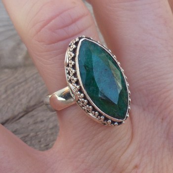 Zilveren ring marquise Emerald en bewerkte kop 17.3 mm