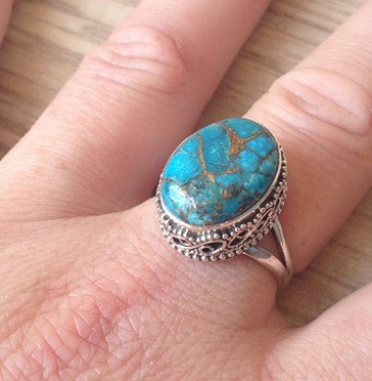 Zilveren ring met koper blauw Turkoois met bewerkte kop 18.7 mm