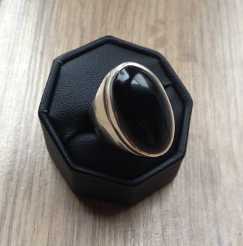 Zilveren ring met ovale cabochon zwarte Onyx maat 17.5 mm