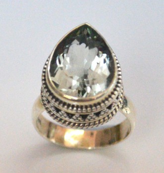 Zilveren ring met groene Amethist en bewerkte kop maat 17.3 mm
