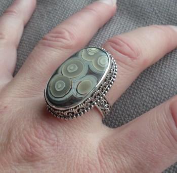 Zilveren ring met Laguna Lace Agaat in bewerkte setting 19 mm