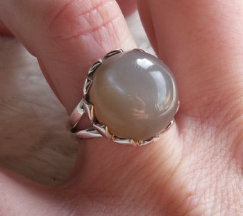 Zilveren ring met ronde perzik Maansteen 16.5 mm