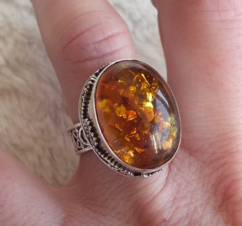 Zilveren ring met Amber gezet in bewerkte setting 17.3 mm